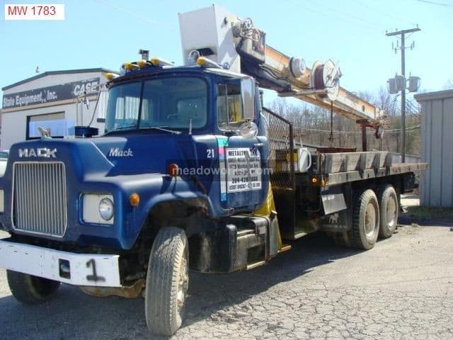 Used 1981 Mack Trucks Stinger Boom Truck Truck/Cranes