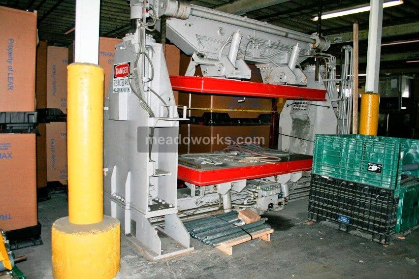 Used 1990 Cannon Tecnos Spa Hydraulic Press 2C2512/150/150 Injection Molding Machines: Reaction
