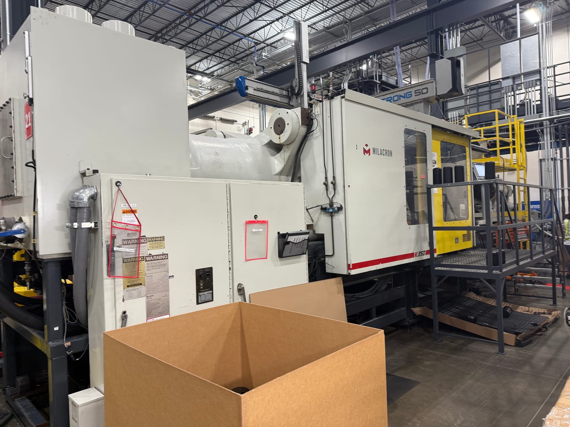 Used 1994 Milacron VL-850 Injection Molding Machines: Horizontal