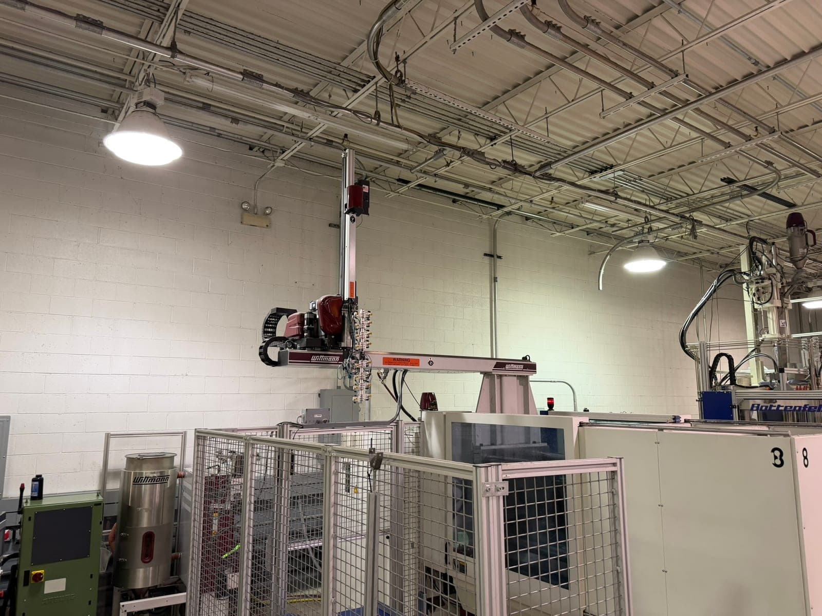 Used 2015 Wittmann R8.3/CNC8 Robots
