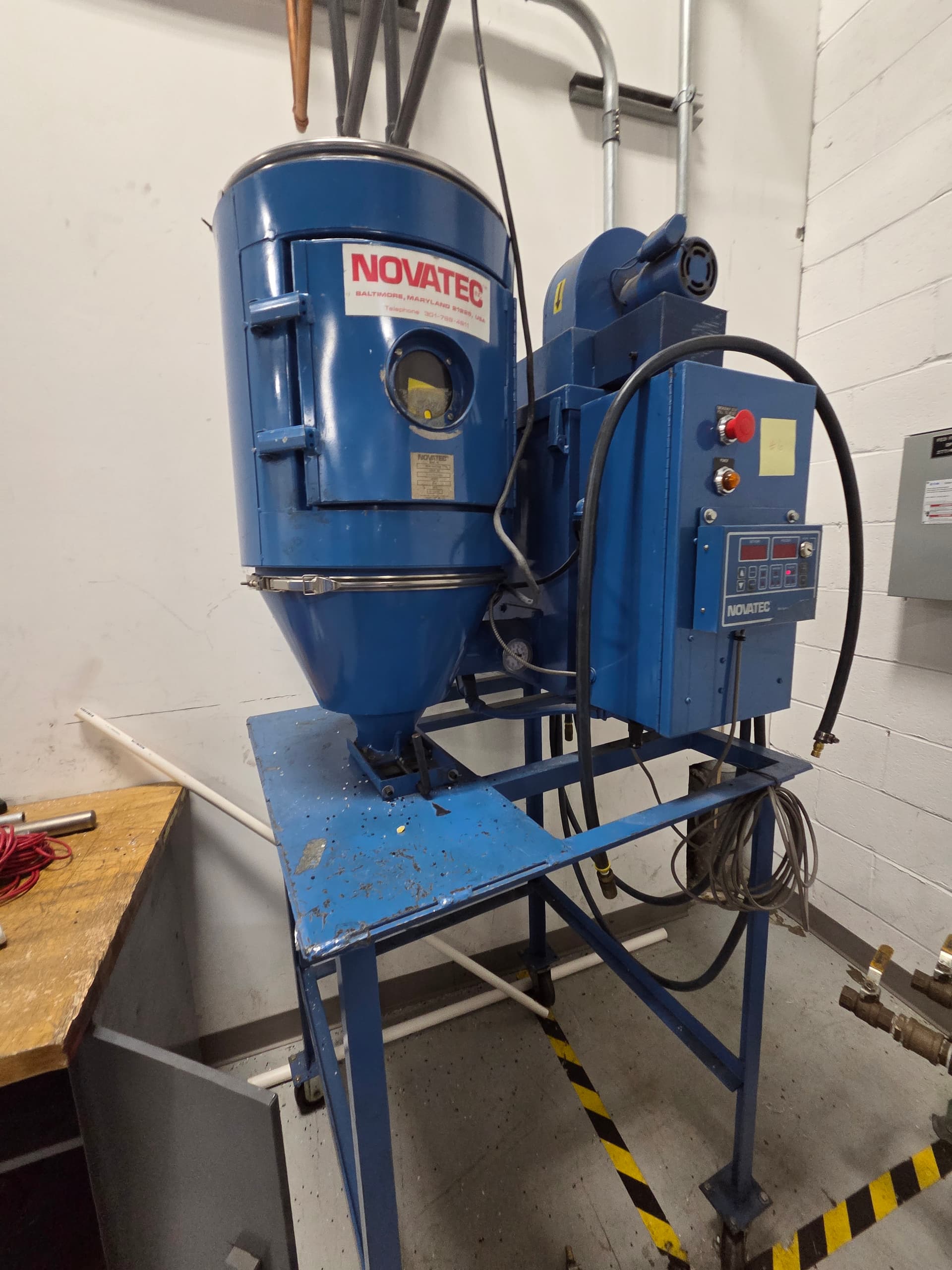 Novatec Dryer w/60 lb Drying Hopper