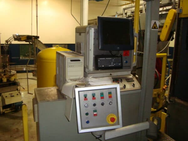 12STA - Continuous Extrusion Blow Molder - Image 4