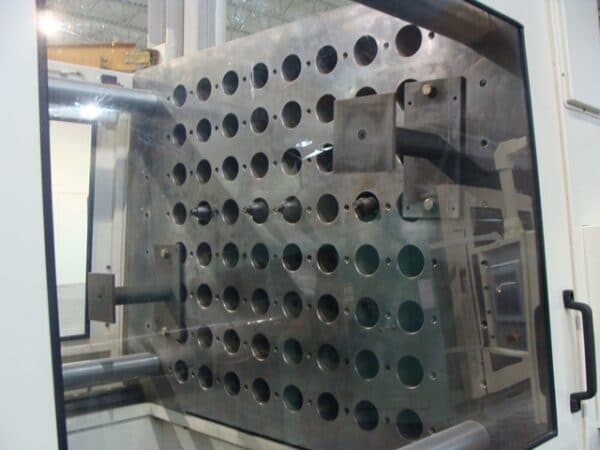 Lumina 1600h - Structural Plastics Injection Machine - Image 5