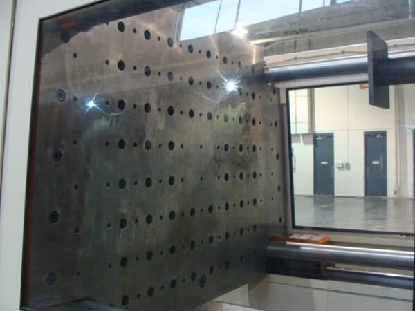 Lumina 1600h - Structural Plastics Injection Machine - Image 6