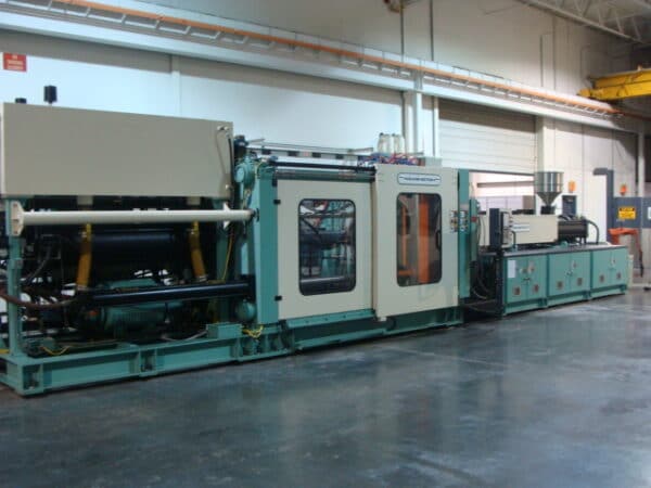 375 LP - Structural Plastics Injection Machine - Image 2