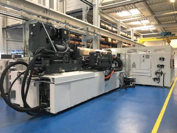 M-PET 300 - PET Preform Injection Machine - Image 3